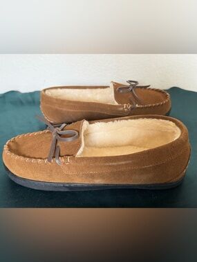 Isotoner Genuine Suede Brown Moccasin Slippers with Plush berber Lining,US 7.5/8